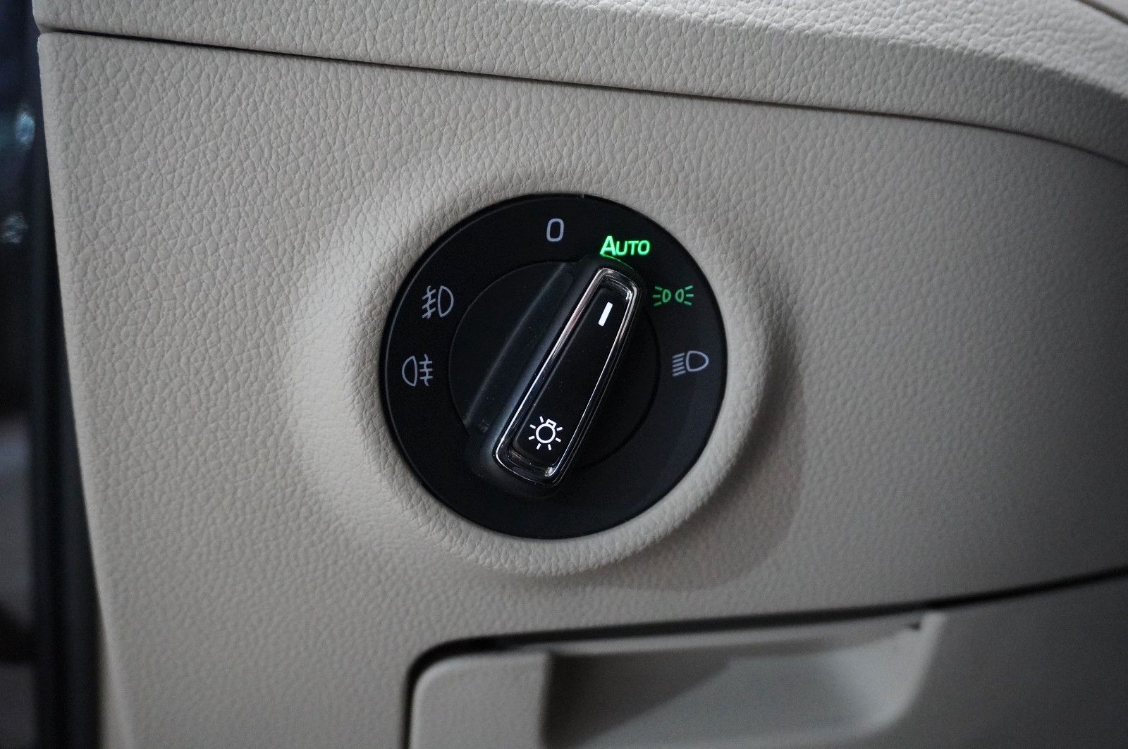 Fahrzeugabbildung SKODA Superb Lim. 2.0 TSI L&K 4X4 DSG NAVI/KAMERA/AHK