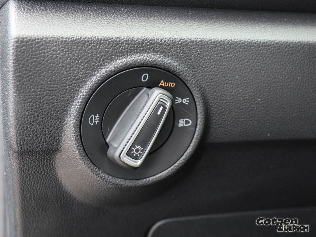 Fahrzeugabbildung Volkswagen T-Roc Style Active 1,5TSI DSG Navi AHK ACC PDC