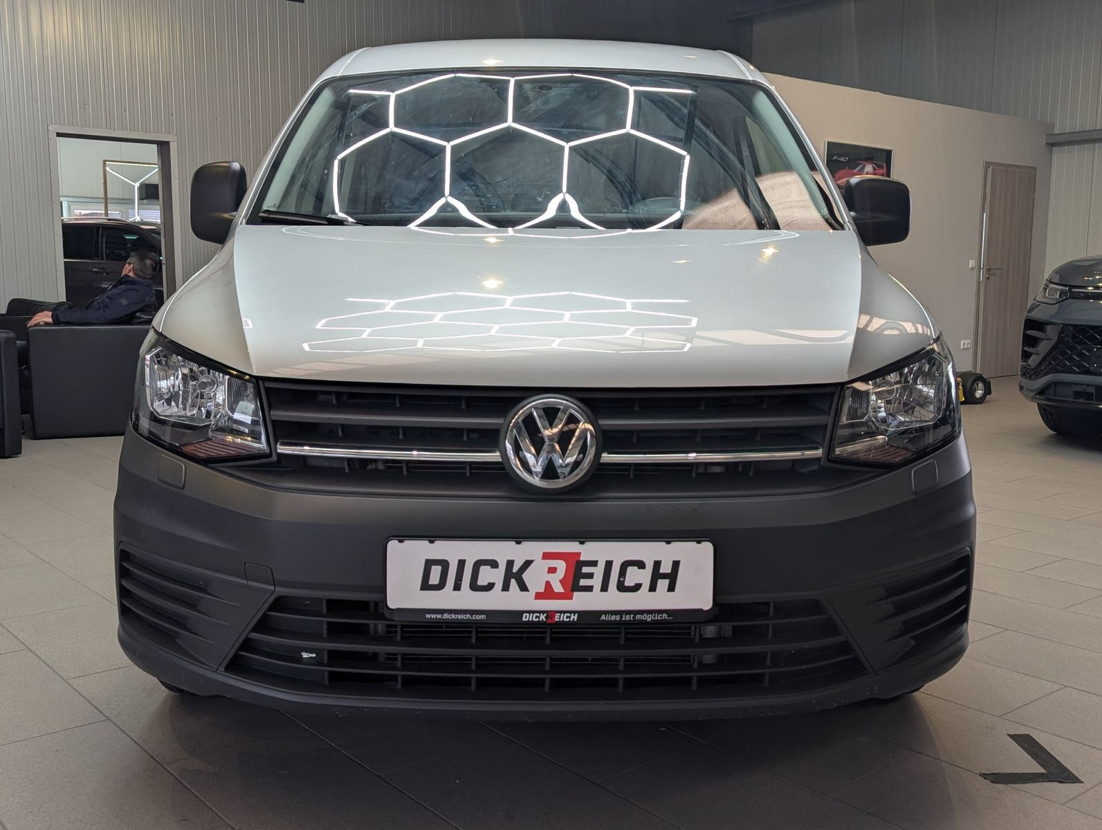 Fahrzeugabbildung Volkswagen Caddy 1.0 TSI BMT Klima Sitzheiz PDC 5-Sitz Temp
