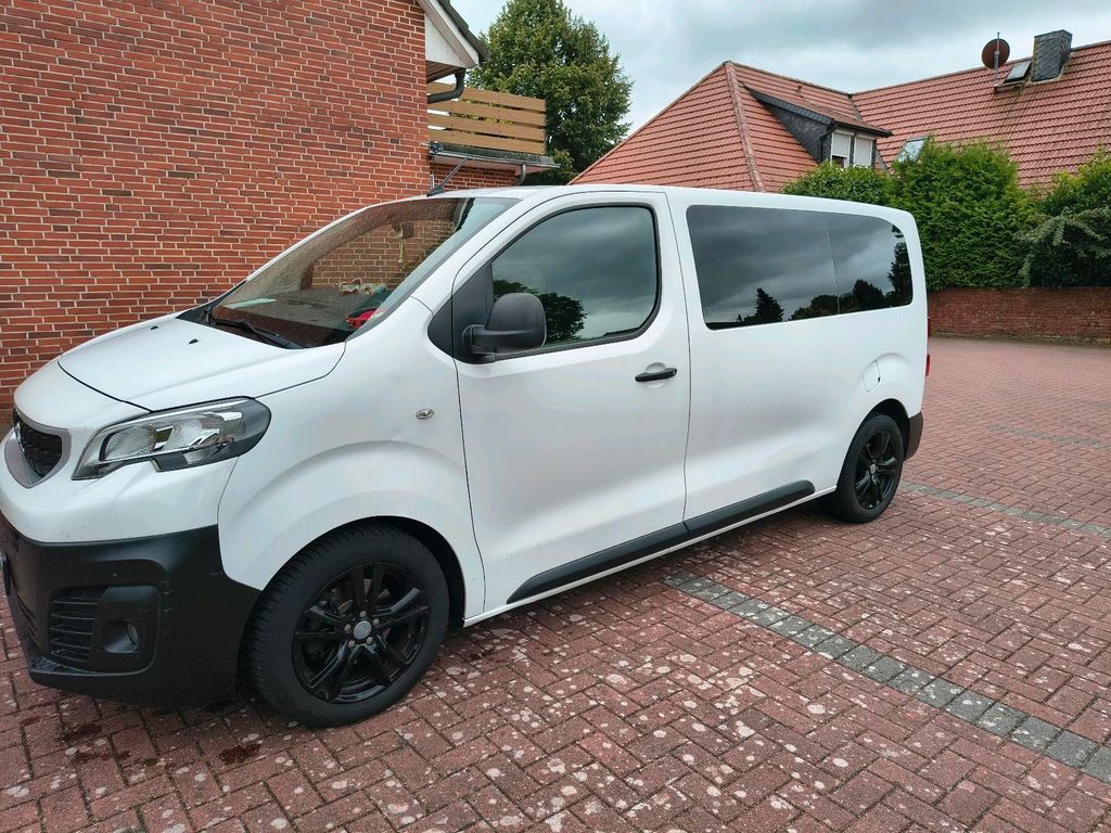 Image of Peugeot Traveller