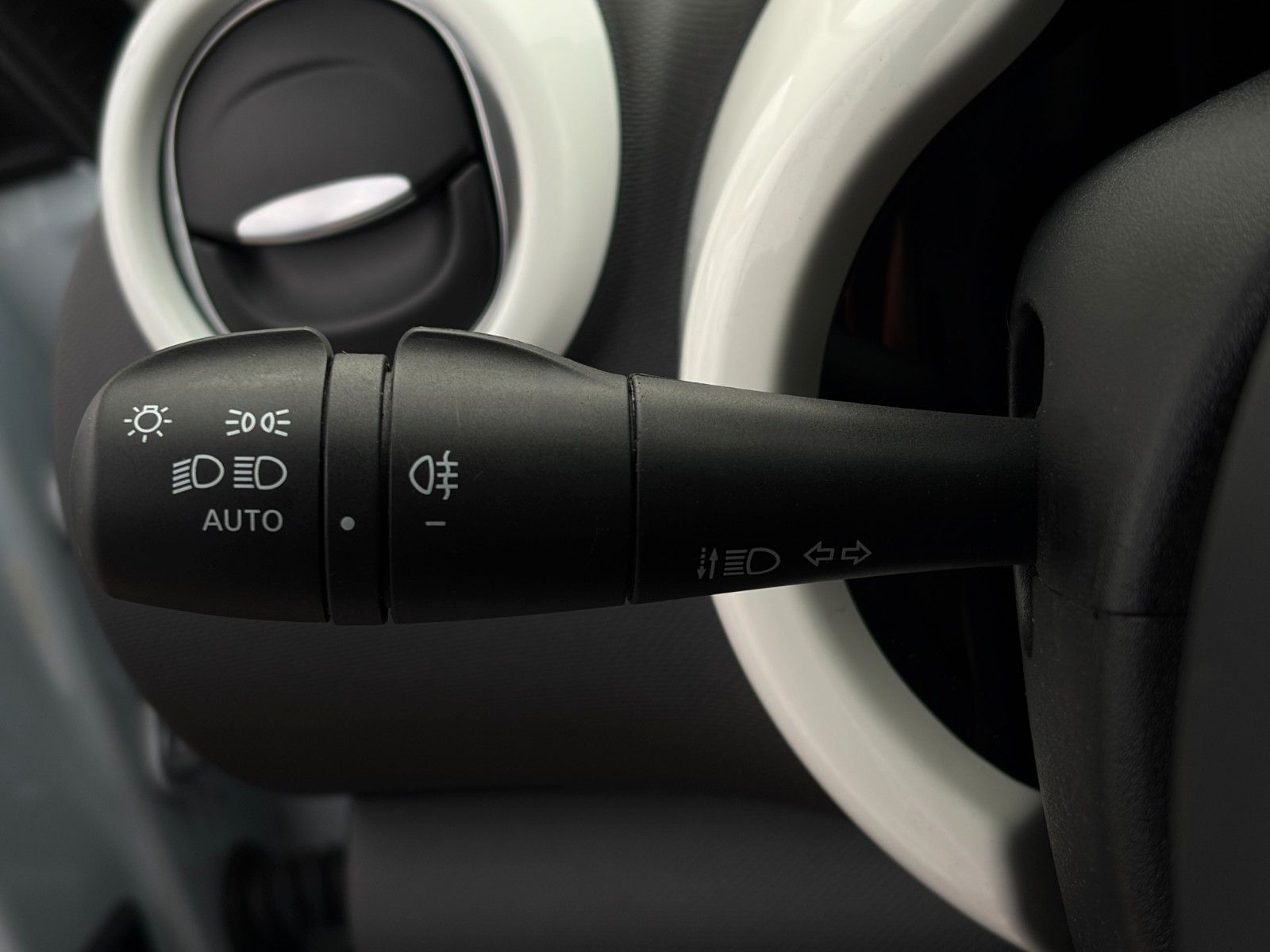 Fahrzeugabbildung Renault Twingo Vibes Electric Tempomat Carplay CAM SHZ