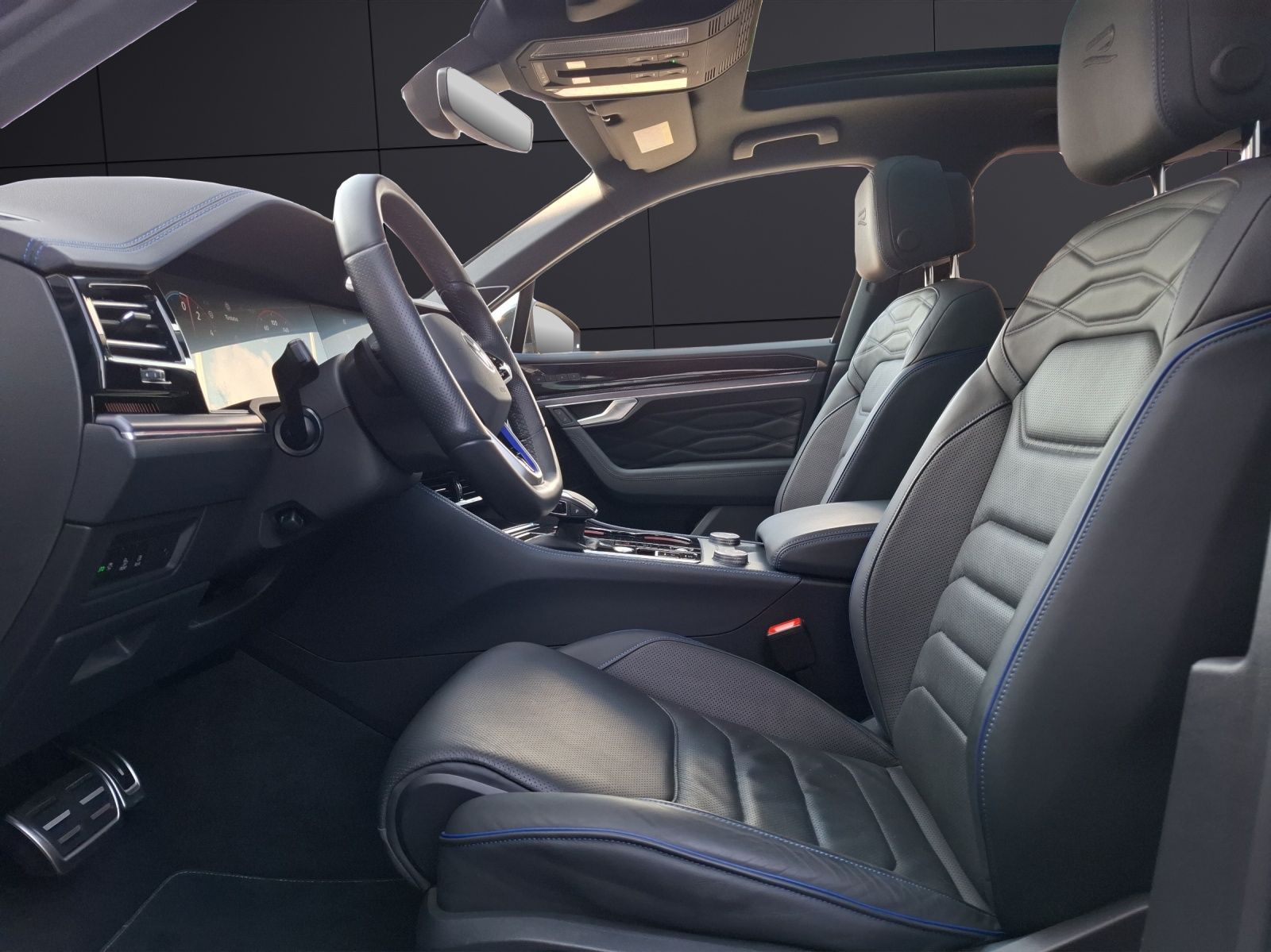 Fahrzeugabbildung Volkswagen Touareg TSI eHybrid R-Line 4M Matrix AHK Pano HU