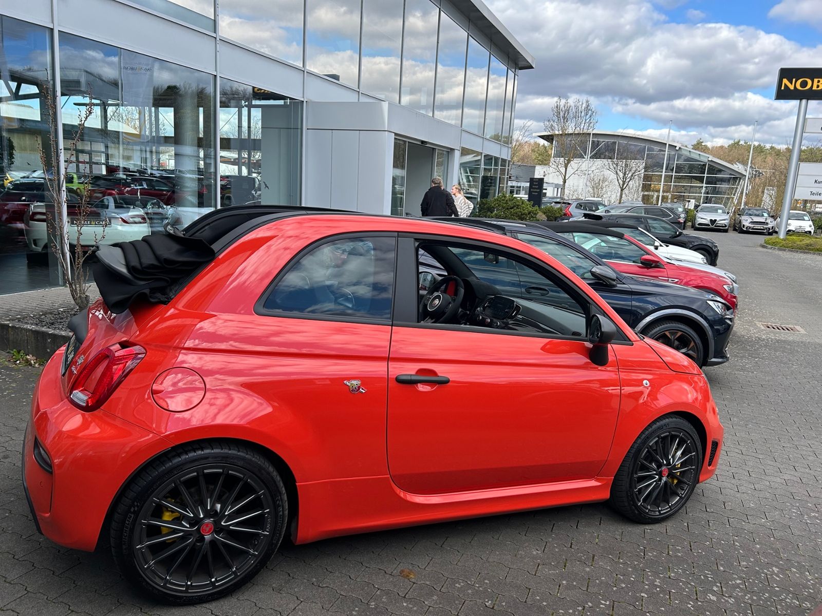 Fahrzeugabbildung Abarth 695C Turismo BEATS NAVI XENON