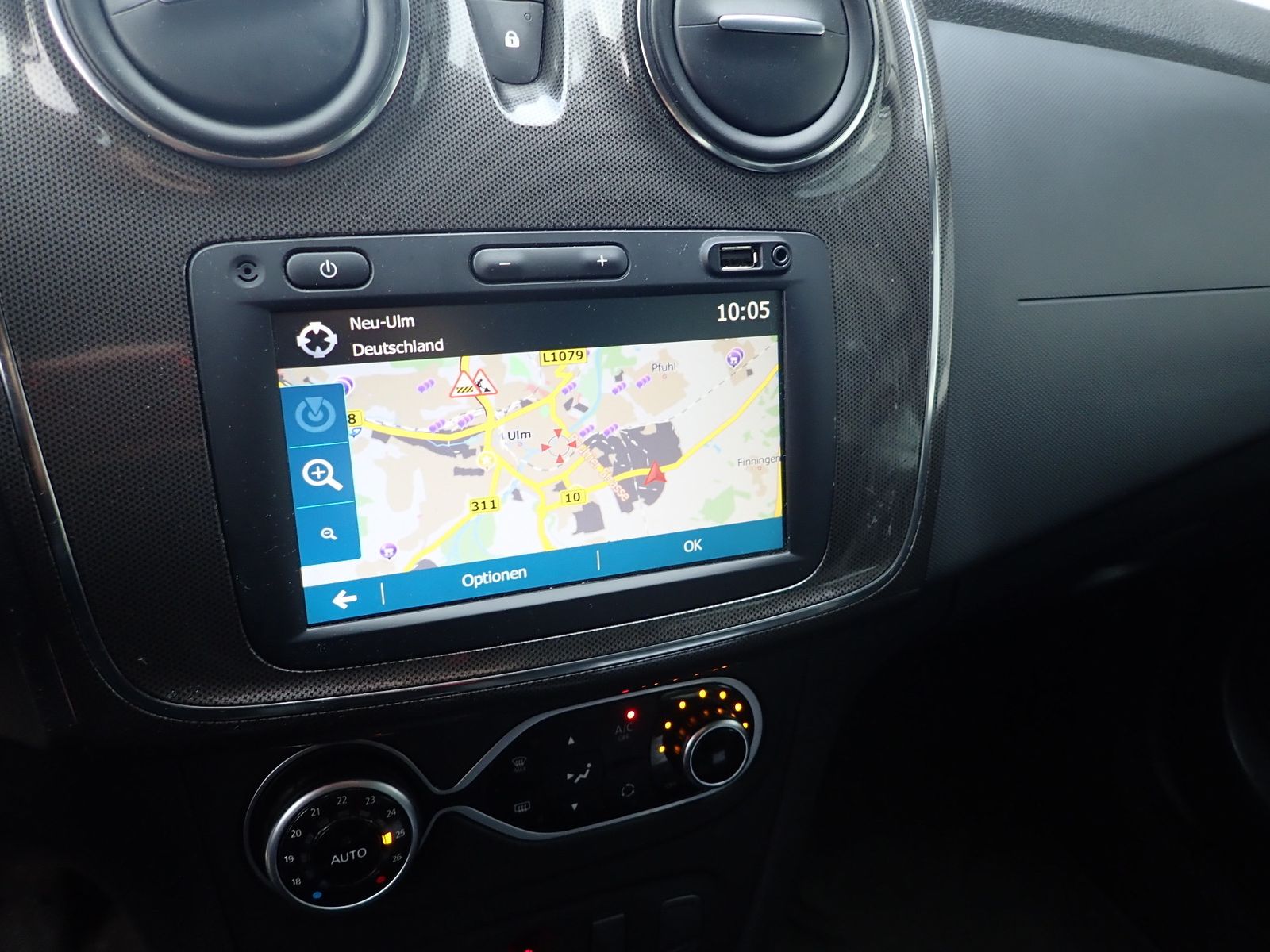 Fahrzeugabbildung Dacia Logan MCV II Kombi Stepway TCe 90 / NAVI