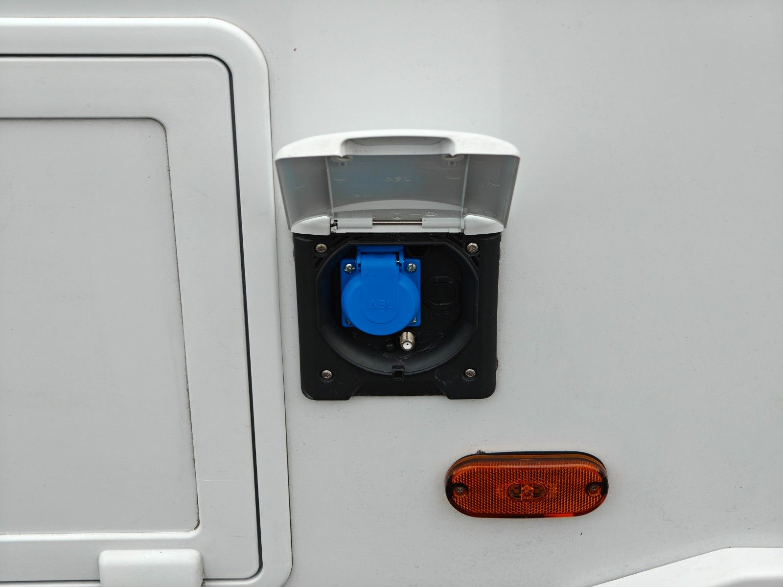 Fahrzeugabbildung Knaus Sport 400 QD EPower Selection - Mover, Klima -