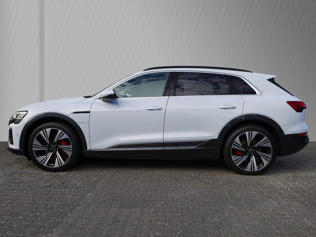 Audi Q8 S line 50 e-tron quattro 250 kW imagem 3