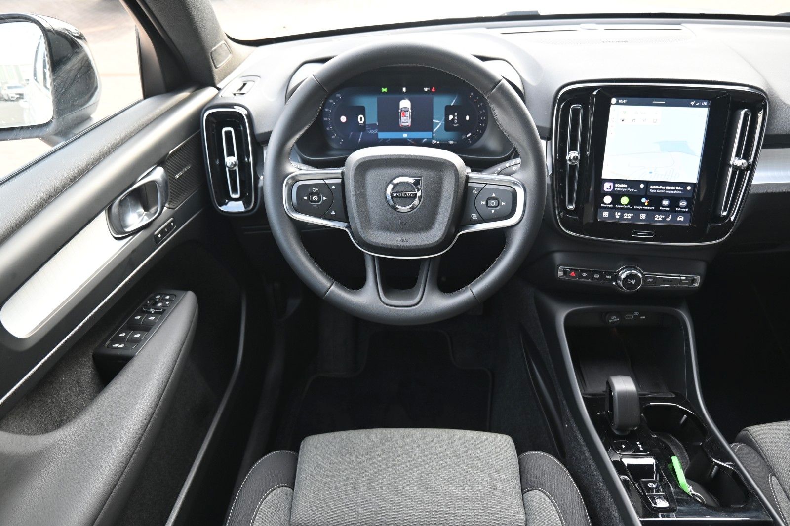 Fahrzeugabbildung Volvo XC40 B3 DKG Plus Black Edition*FSHZG*360*H&K*ACC