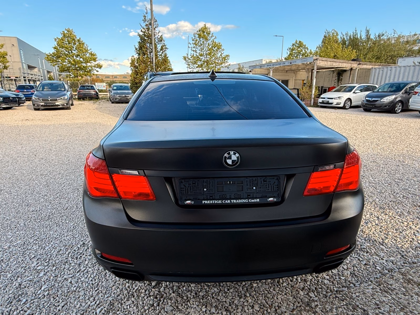 BMW 740i | 326 ch | BVA | Affichage tête haute | Régulateur adaptatif | Sièges ventilés/massants | Chauffage auxiliaire | TV / divertissement arrière