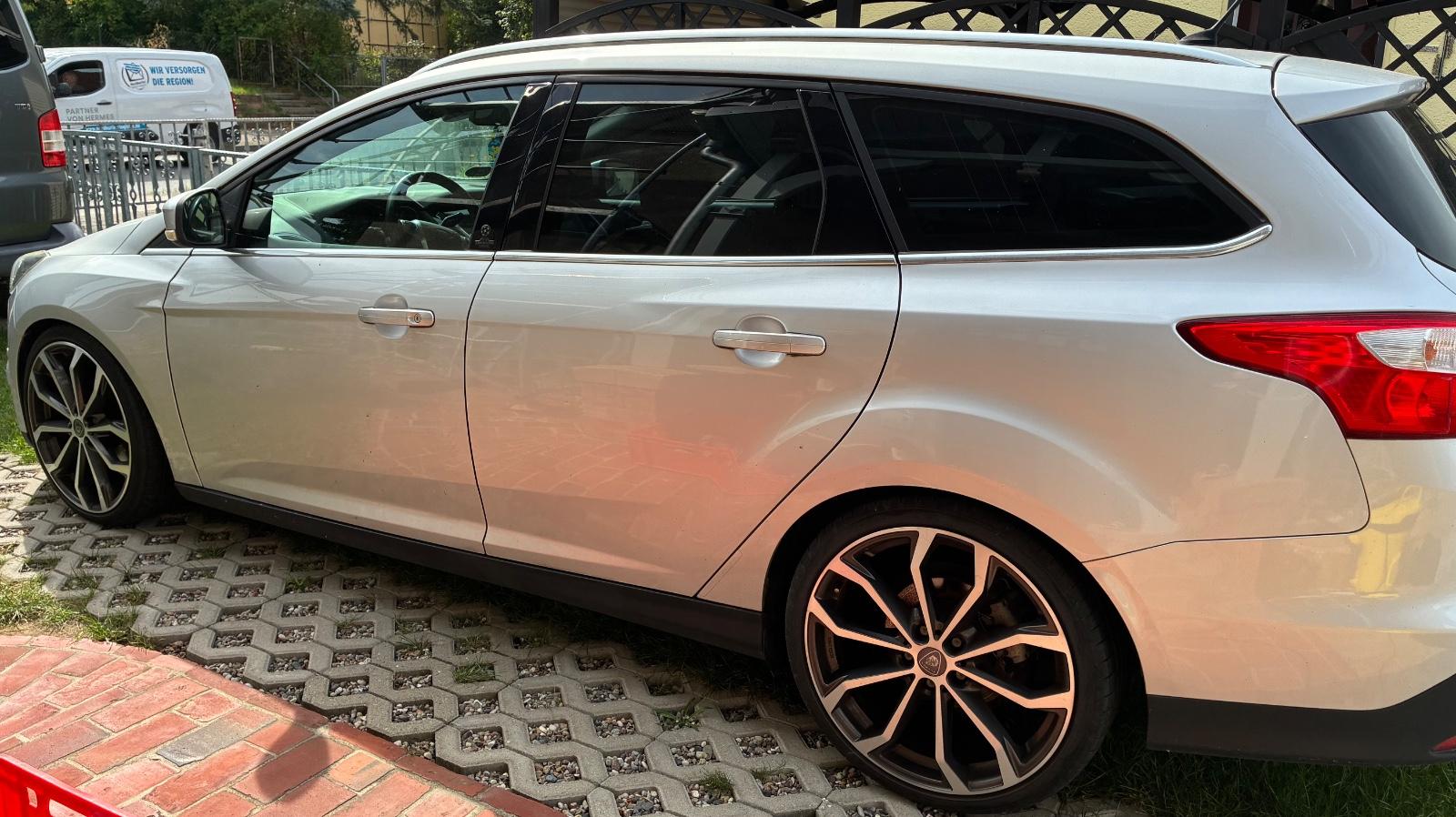 Ford Focus 2012 — photo 10