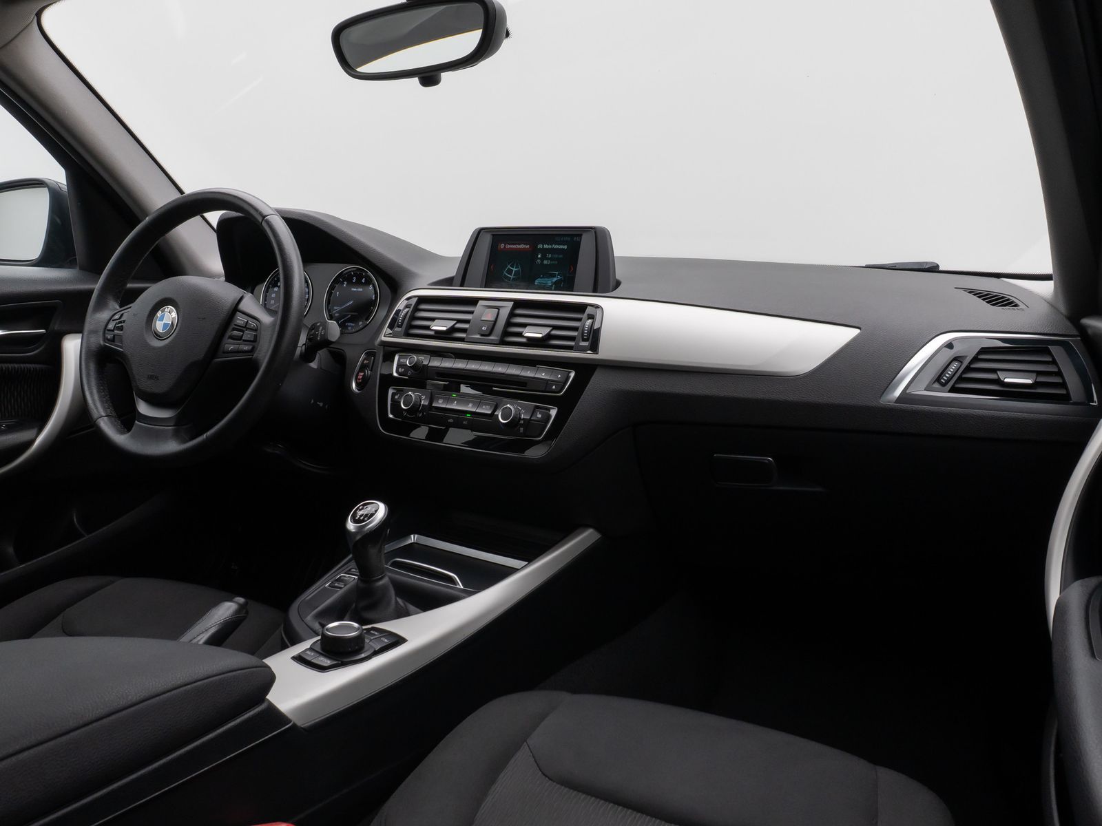 Fahrzeugabbildung BMW 118i  Sitzheizung PDChint Geschwindigkeitsreg