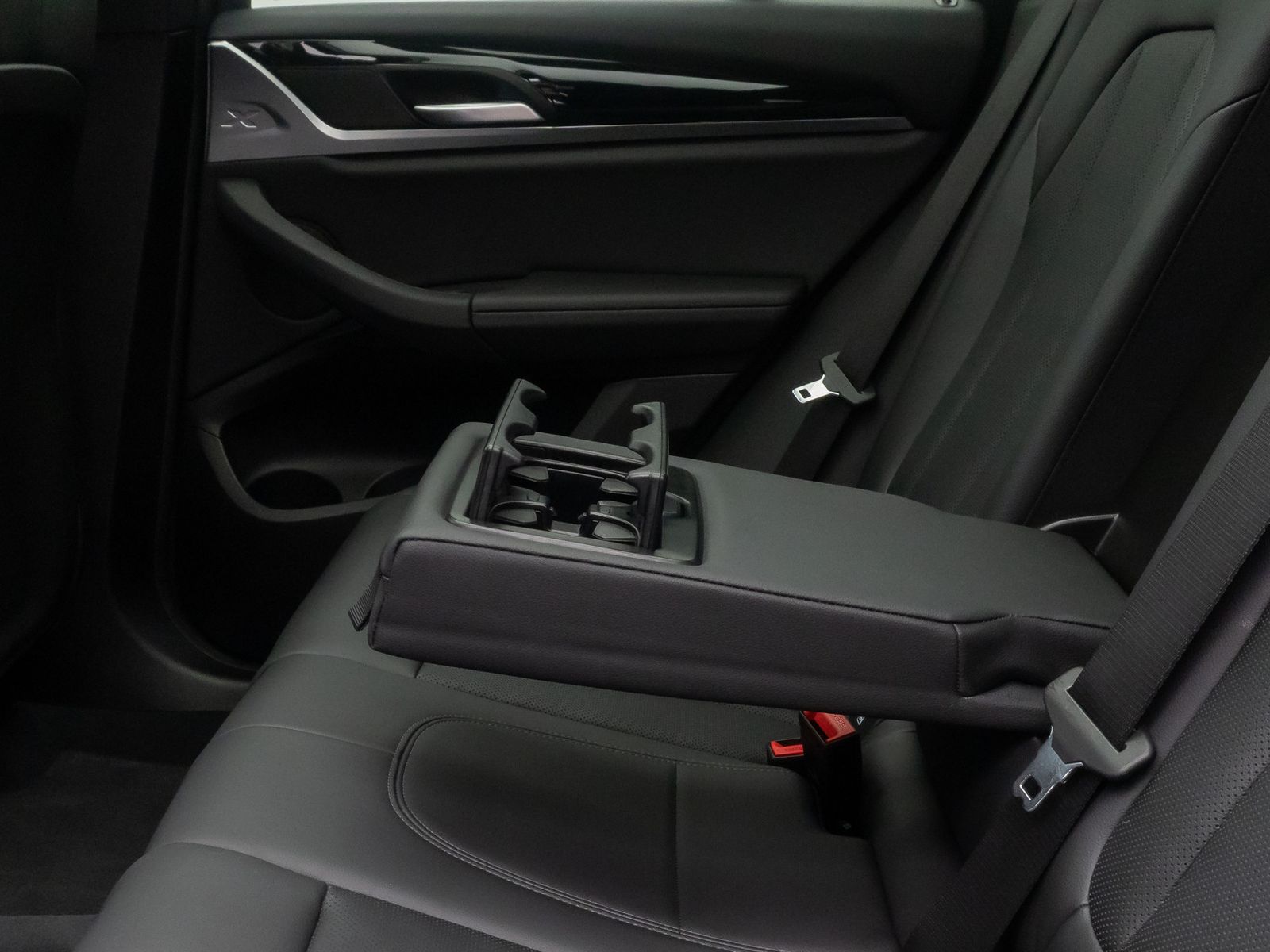 Fahrzeugabbildung BMW X3 xD30e Komfort DAB Laser HiFi HUD Panorama 20"