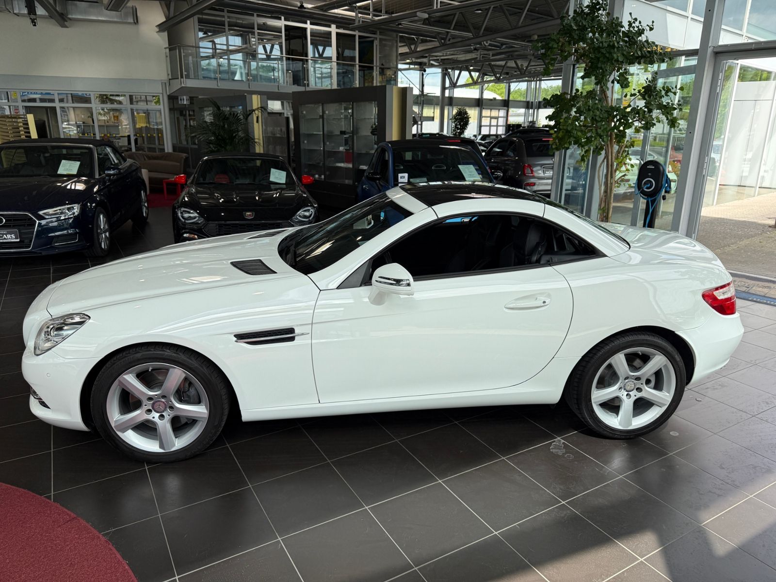 Fahrzeugabbildung Mercedes-Benz SLC 200 NAVI AIRSCARF ALU