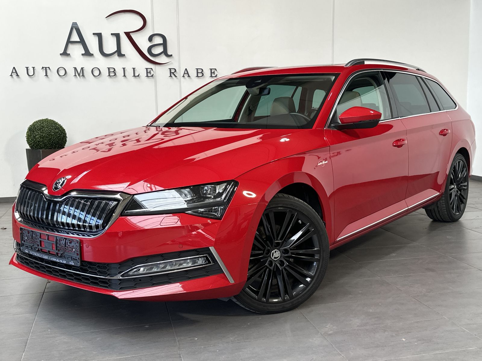 Fahrzeugabbildung SKODA Superb Combi iV 1.4 TSI L&K NAV+LED+PANO+19ZO+VC