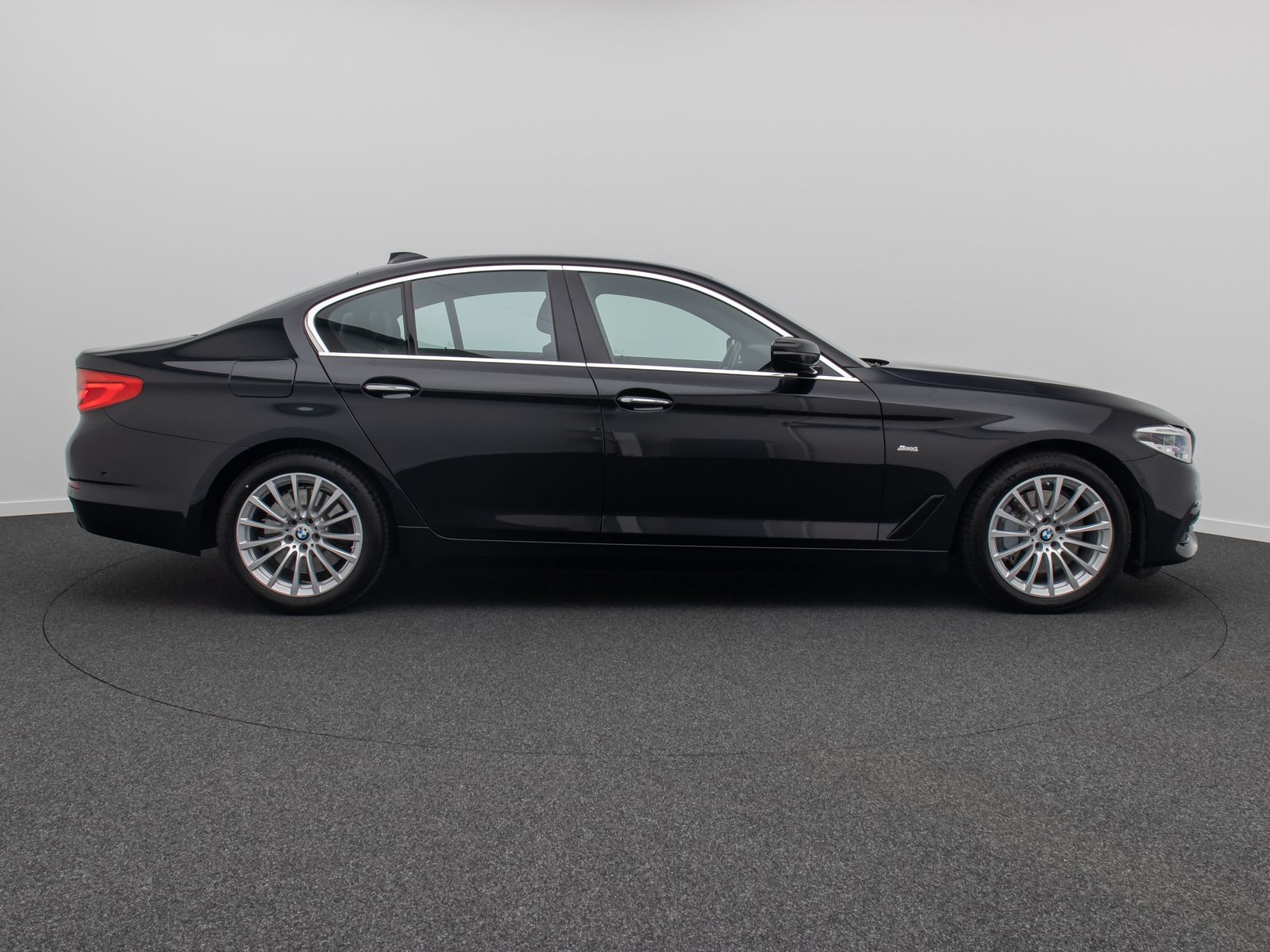 Fahrzeugabbildung BMW 530d Sport Line ACC Kamera HUD HiFi DisplayKey