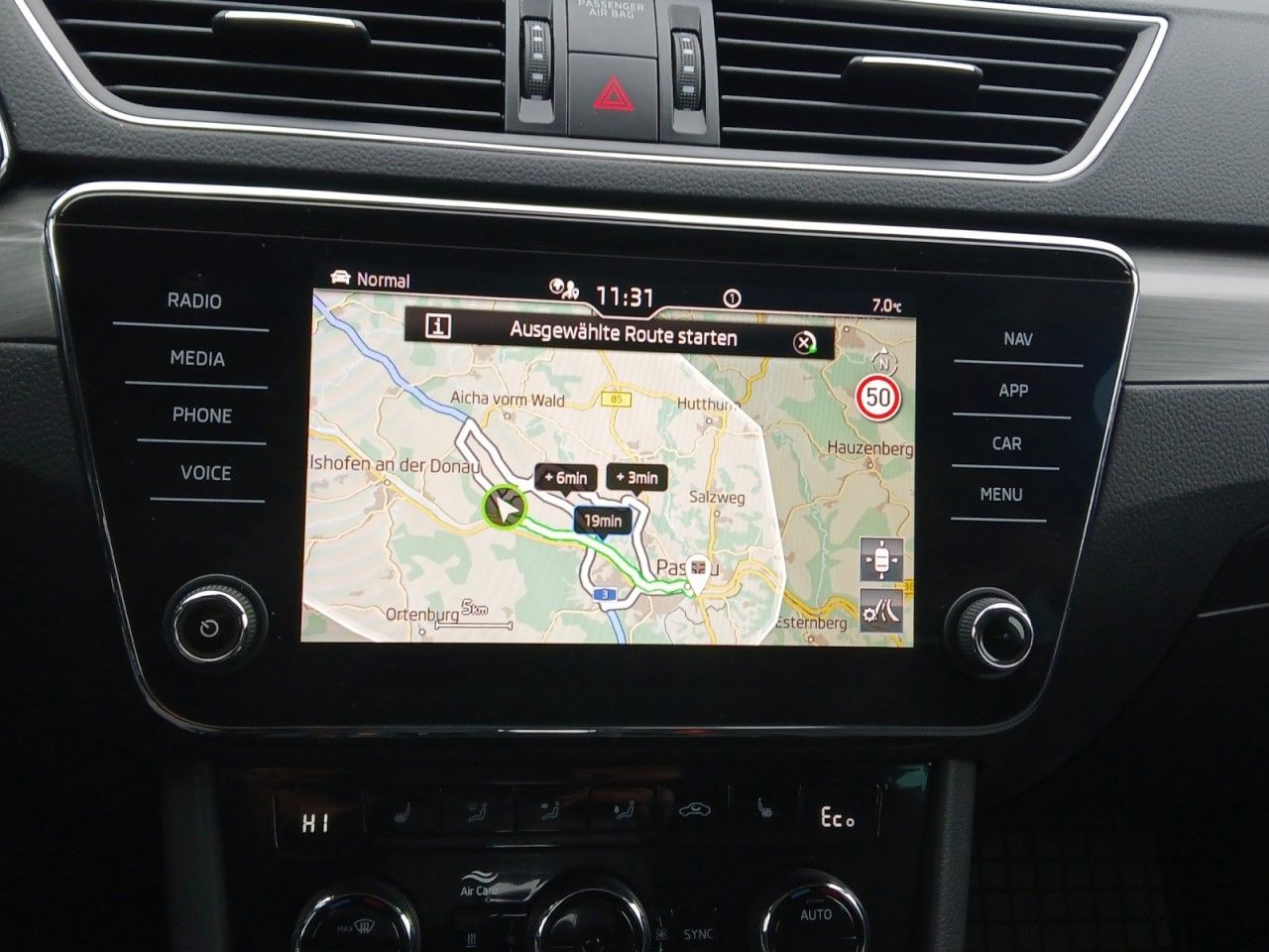 Fahrzeugabbildung SKODA Superb Combi Style iV AHK NAVI Standheizung