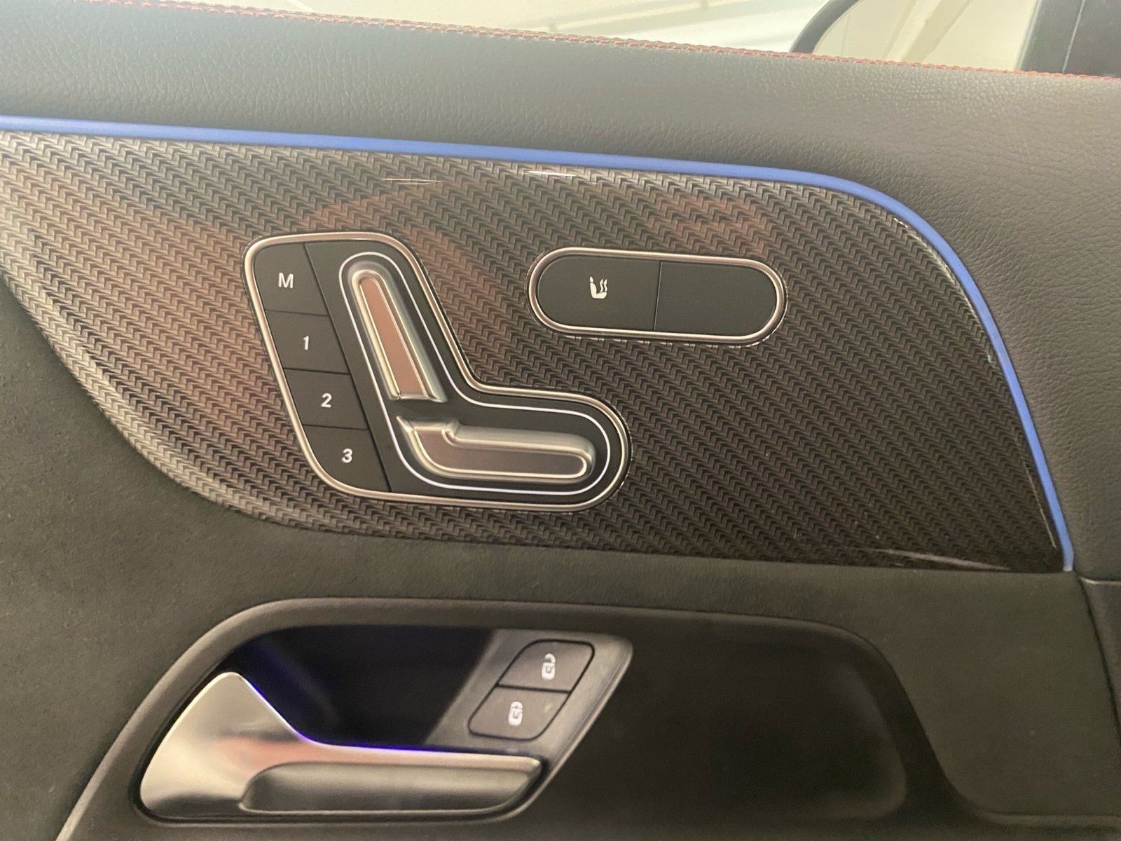 Fahrzeugabbildung Mercedes-Benz GLA 200 AMG Plus*AHK*360**HUD*Pano*MuBeam*Memory