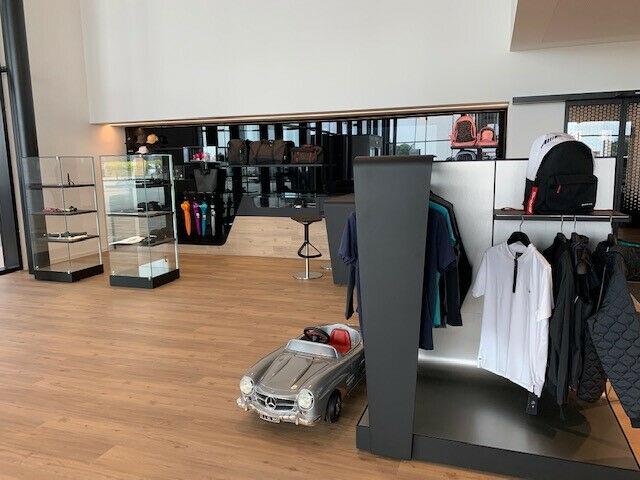 showroom-image-top