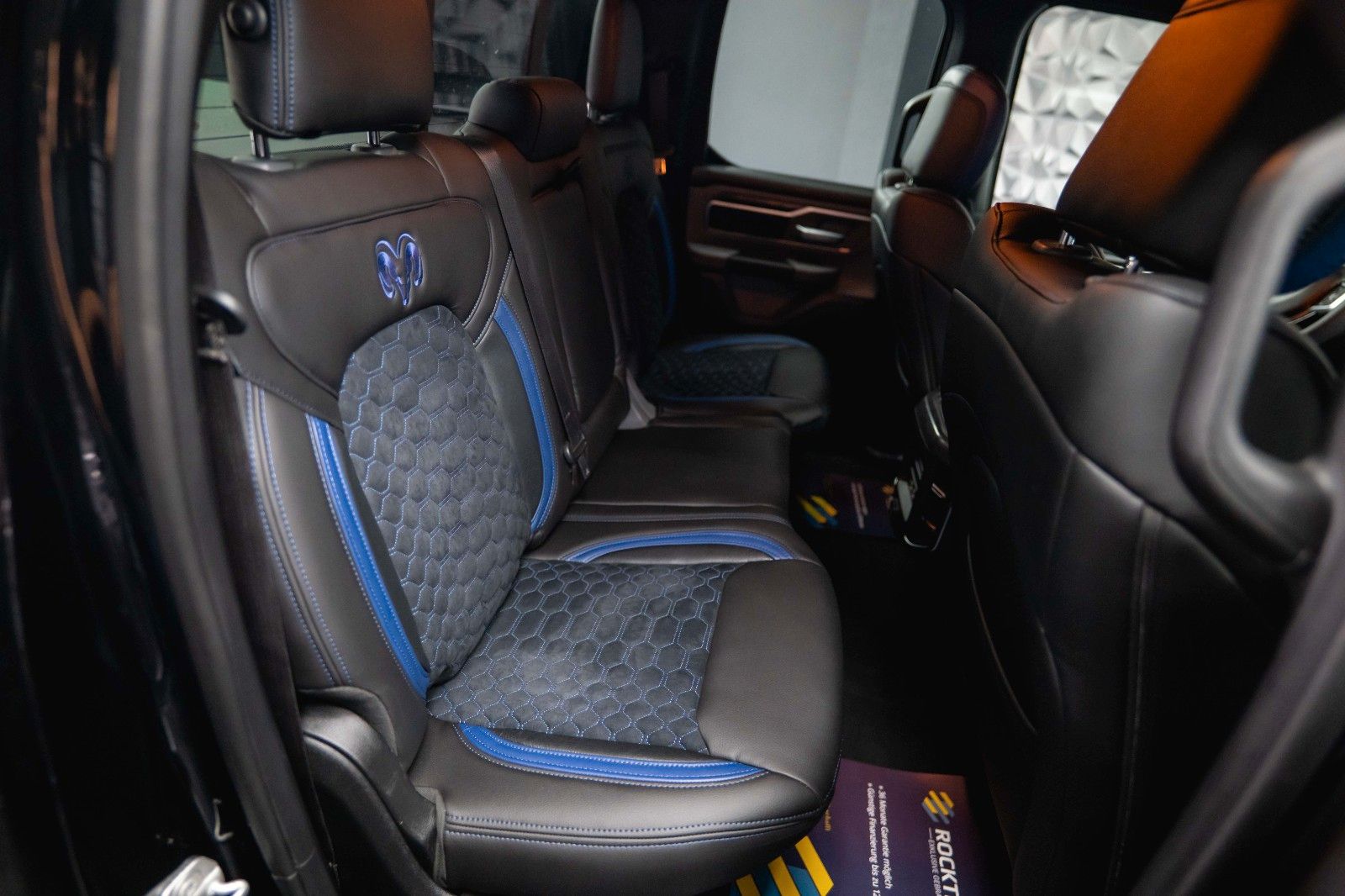 Fahrzeugabbildung Dodge RAM 5.7 V8 HEMI 4x4 OFFROAD Night-Paket LONGBED