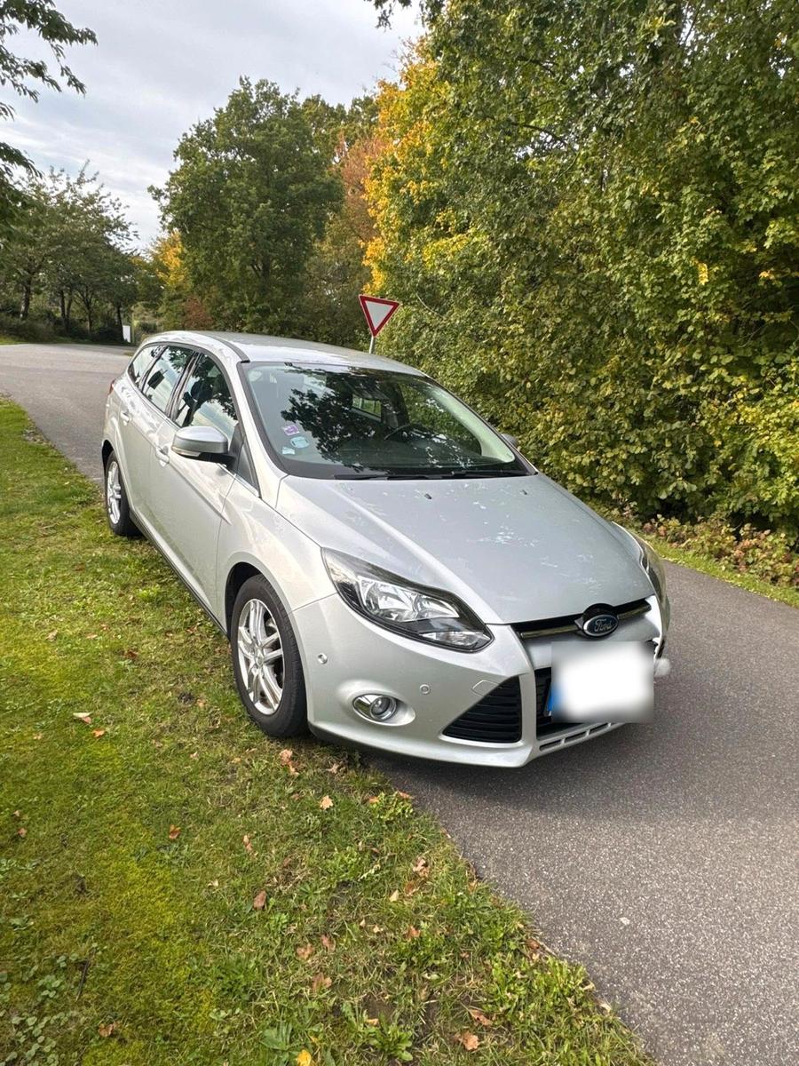 Ford Focus 2014 — вигляд ззаду
