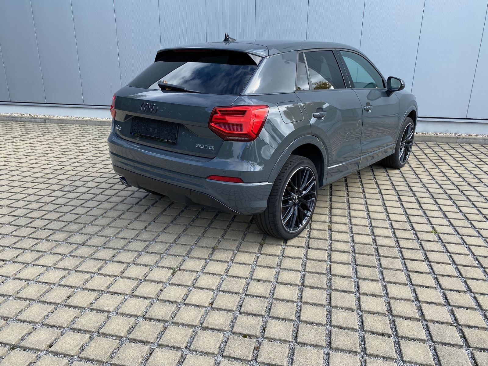 Q2 Sport 35 2.0 TDI 150 PS BLACK-OPTIK/AHK/19-ZO