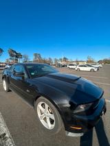 Ford Mustang GT V8 Premium Edition & LPG - Ford Mustang aus 2010 mit Benzin-Antrieb: Coupé