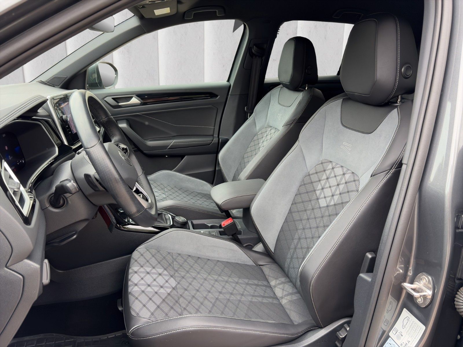 Fahrzeugabbildung Volkswagen T-Roc R-Line 4M*DSG*SHZ*LED*NAVI***