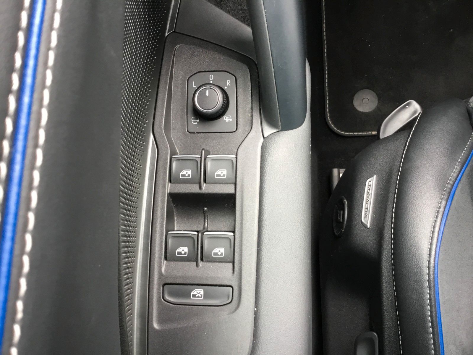 Fahrzeugabbildung Volkswagen Tiguan 1.5 eTSI DSG R-Line+AHK+19"+LED+Navi