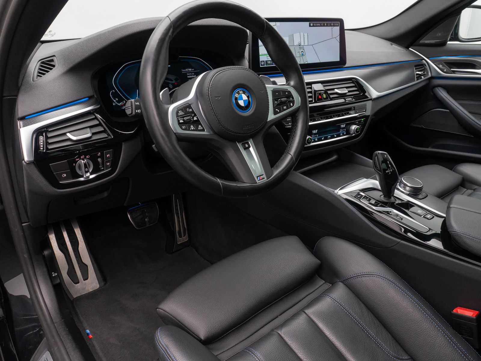 Fahrzeugabbildung BMW 530e xD M Sport DAB H/K HUD Panorama Laser AHK