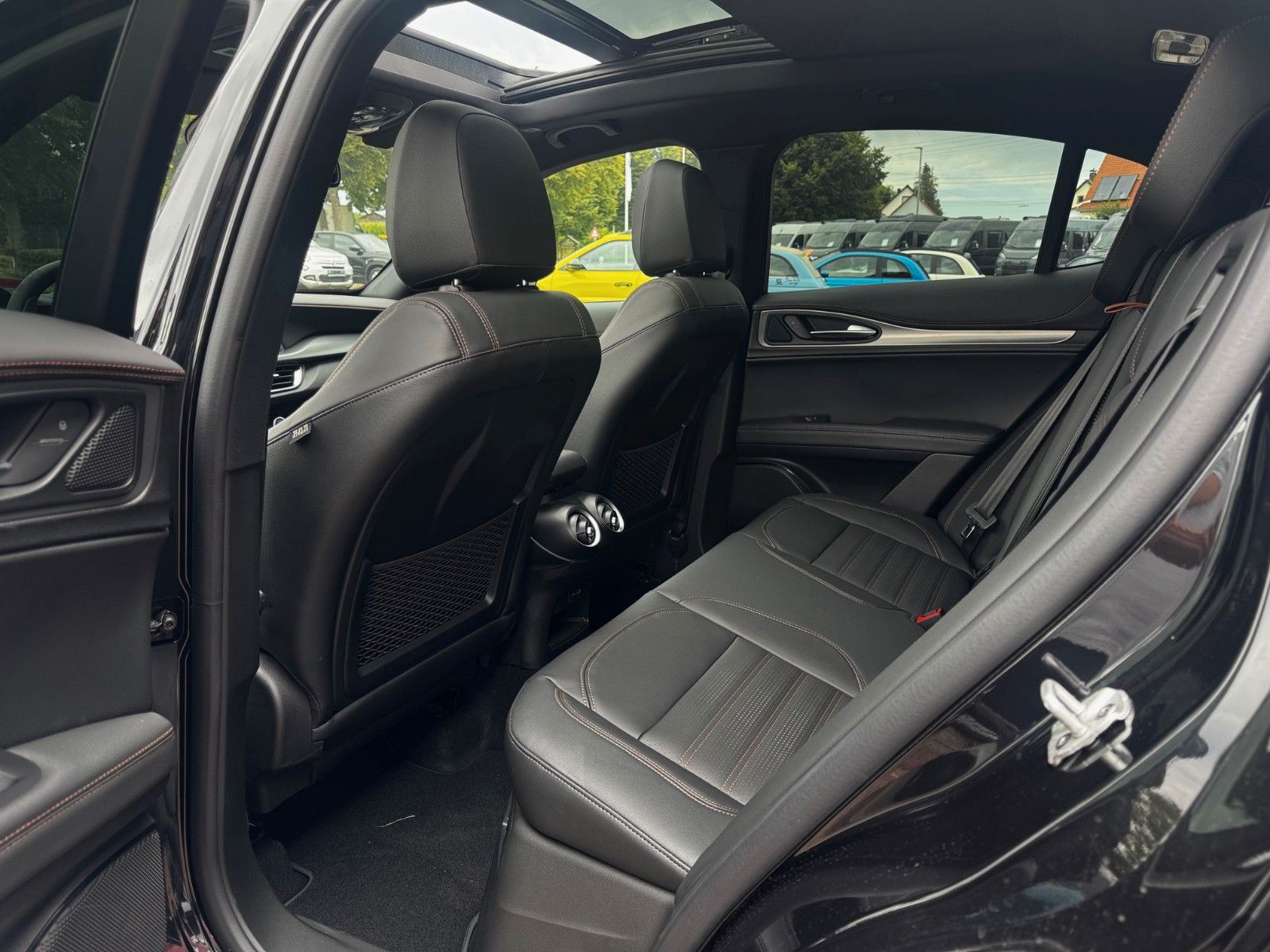 Fahrzeugabbildung Alfa Romeo Stelvio 2.0 280PS Intensa Panorama Navi Kamera