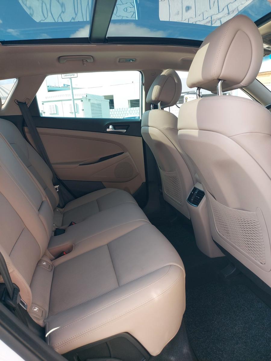 Hyundai Tucson blue Premium Pano Radar Leder Sitzklima