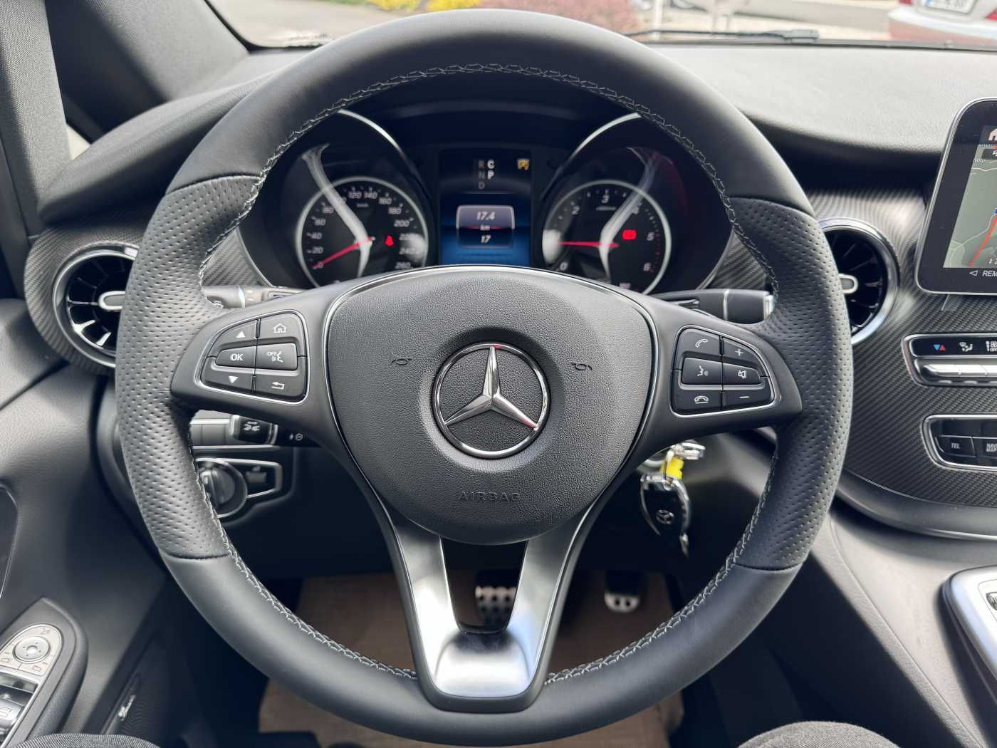 Fahrzeugabbildung Mercedes-Benz V 250 d EDITION 4MATIC AMG DISTRONIC AHK Tisch