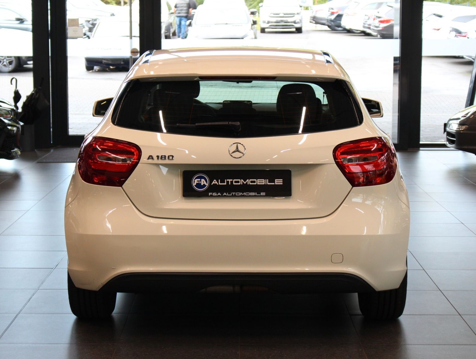 Fahrzeugabbildung Mercedes-Benz A 180 BlueEfficiency 2. Hand*