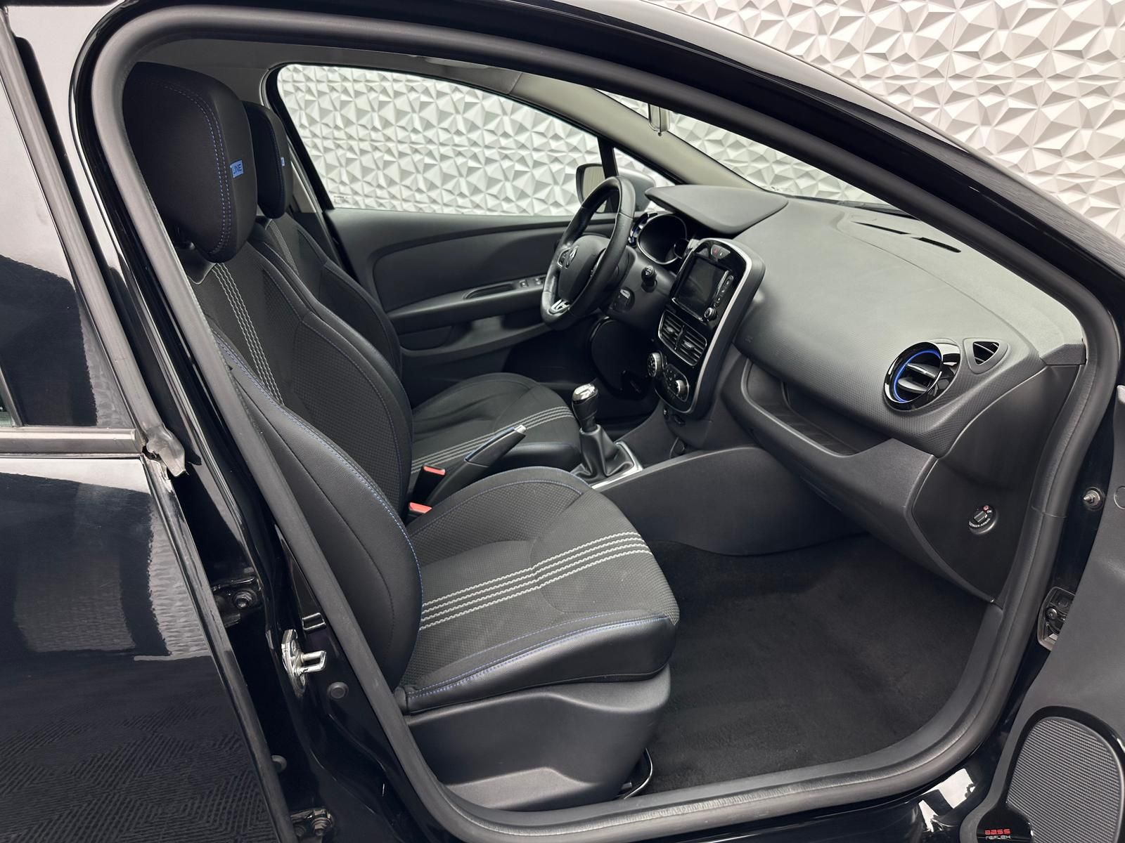 Fahrzeugabbildung Renault CLIO TCE 90 GT-LINE/BLACK-EDITION/R-CAM/NAVI/PDC