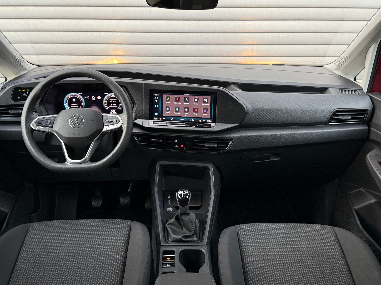 Fahrzeugabbildung Volkswagen Caddy 1.5 TSI AHK GRA Kamera PDC SHZ Lane Assist