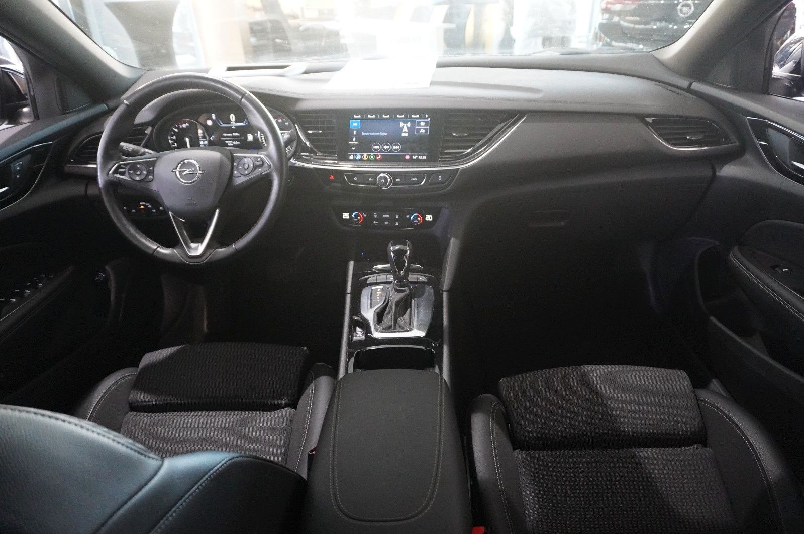 Fahrzeugabbildung Opel Insignia B ST 2.0D BUSINESS NAVI/LED/KAMERA/DAB+