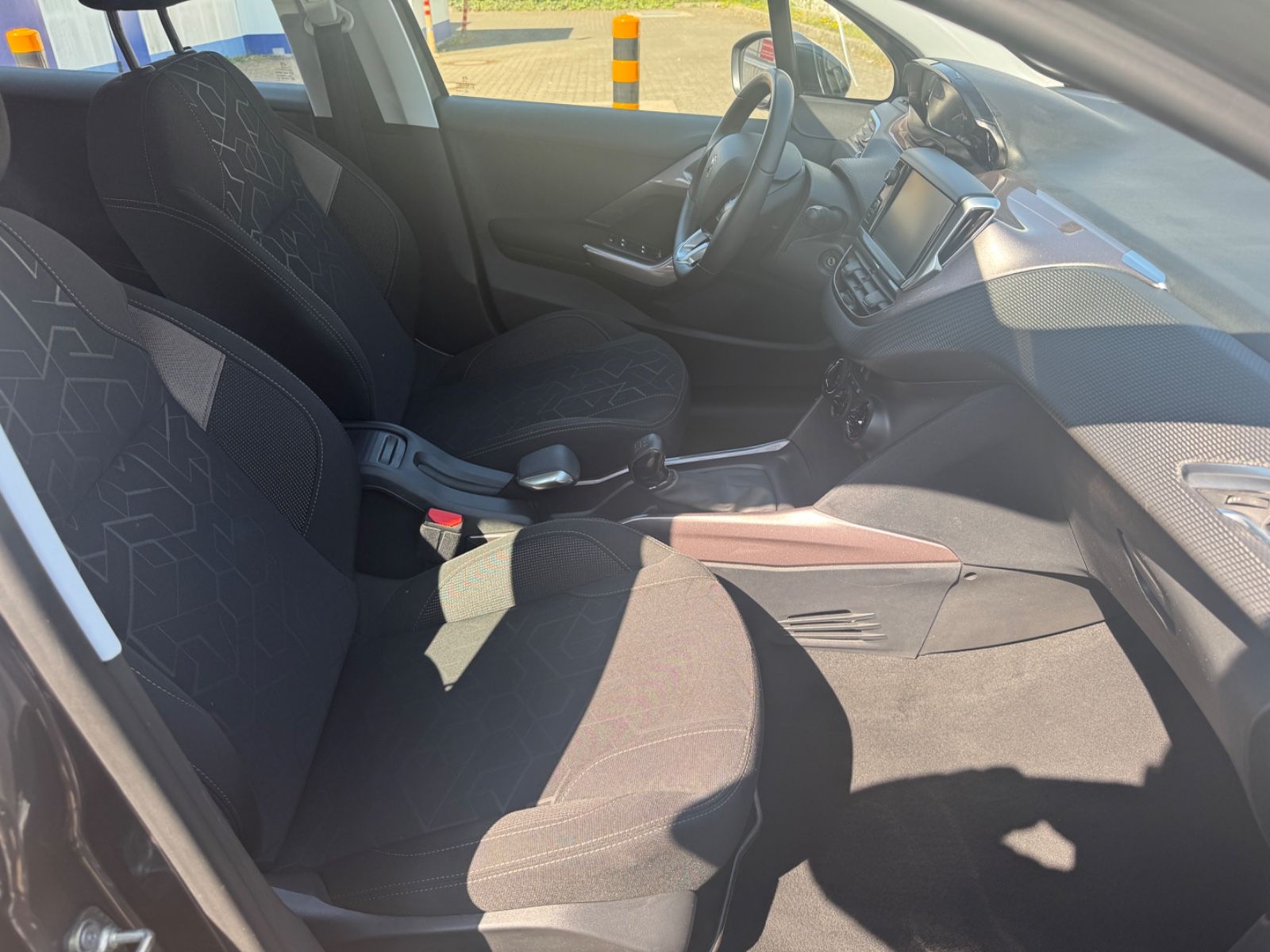 Fahrzeugabbildung Peugeot 2008 Active Klimaanlage