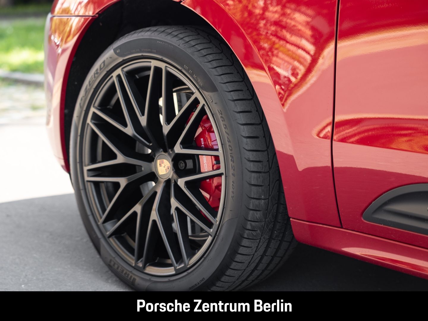 Porsche Macan GTS Karminrot Sportabgasanlage Panorama foto 18