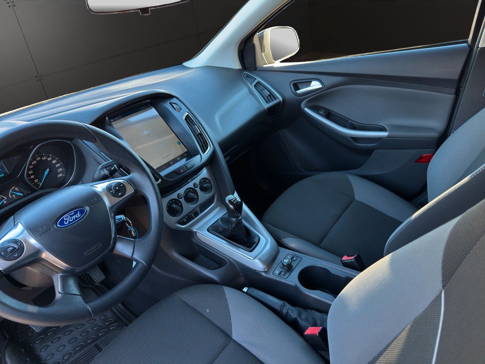 Fahrzeugabbildung Ford Focus Turnier *AHK*Sitzheizung*Service Neu