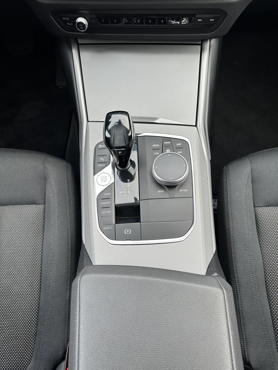 Fahrzeugabbildung BMW 318d Advantage Aut. NAV+LED+SHZ+PDC+TEMPOMAT+2Hd