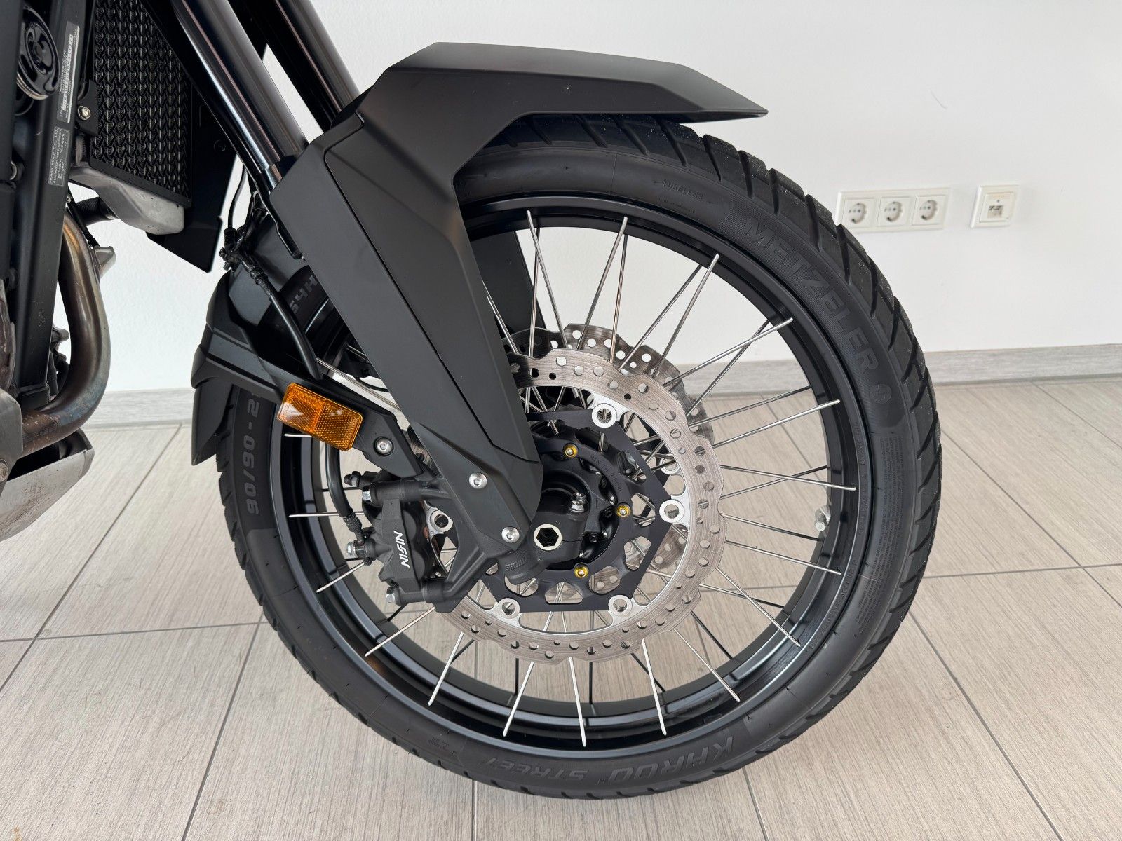 Fahrzeugabbildung Honda Africa Twin CRF 1100 ES, elektrisches Fahrwerk