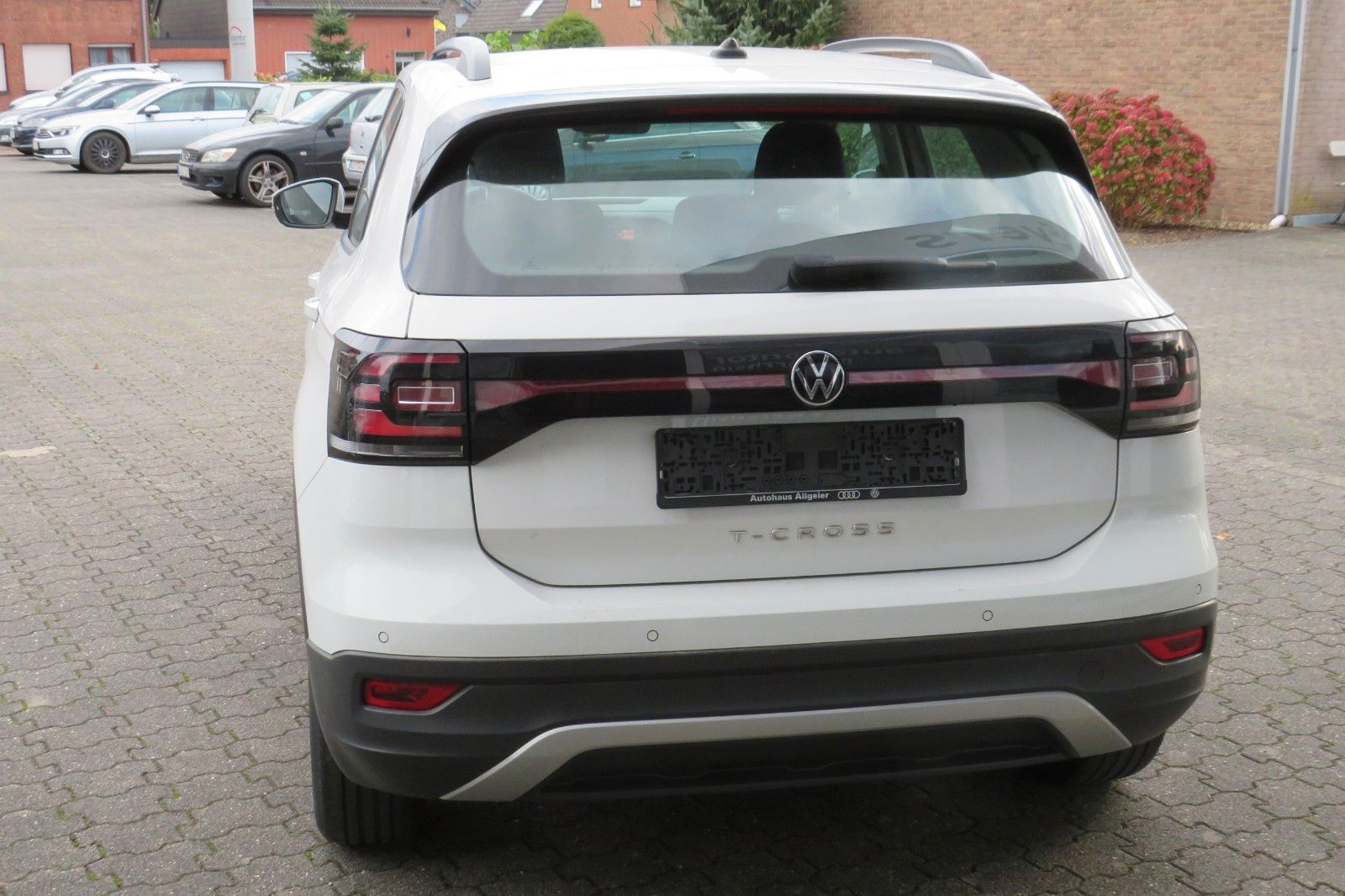 Fahrzeugabbildung Volkswagen T-Cross Life DSG PDC TELVOR SITZH. 1H.