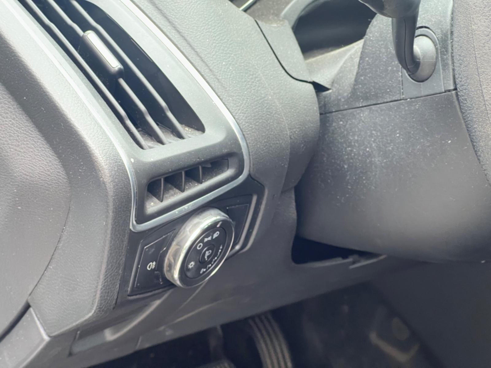 Ford Focus 2013 — photo 18