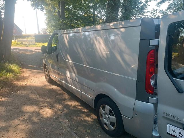 Opel Vivaro frisch TÜV  L2 heute 4000 Euro...