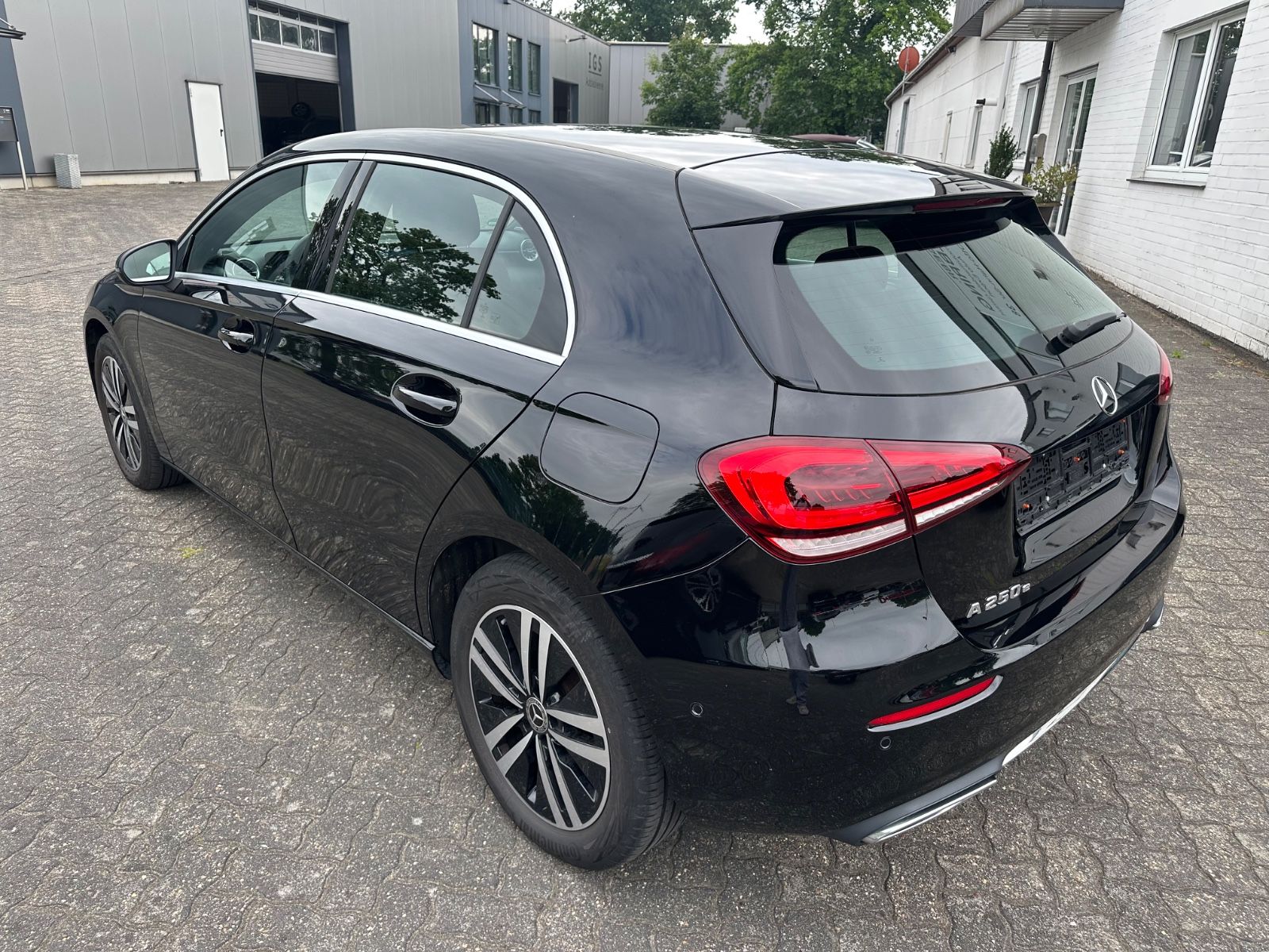 Mercedes-Benz A 250 e DCT Progressive LED Kamera Ambiente foto 3