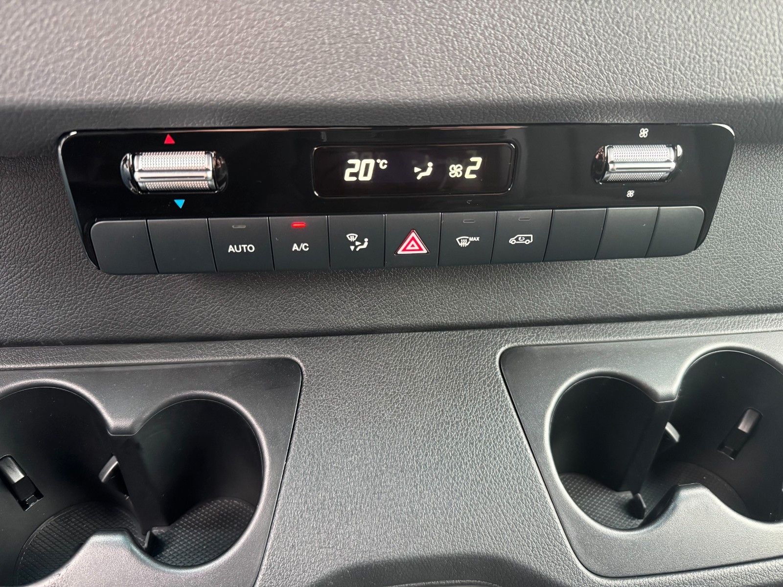 Fahrzeugabbildung Mercedes-Benz Sprinter 319 CDI 4325 LED Klimaautom Kamera