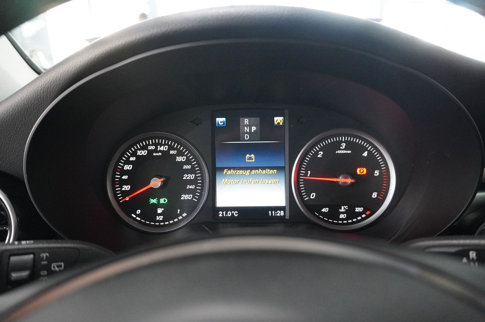 Fahrzeugabbildung Mercedes-Benz GLC 220D EXCLUSIVE 4-MATIC NAVI/LED/SHZ/TEMP/AHK