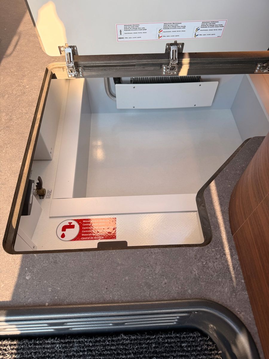 Fahrzeugabbildung Carthago chic c-line I 5.9 XL LE Mercedes Cortina
