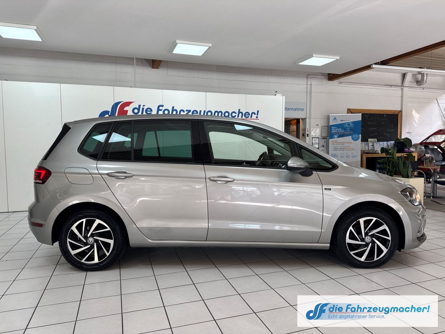 Fahrzeugabbildung Volkswagen Golf Sportsvan VII Join StandHZG Navi Dyn. Kurve