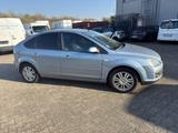 Ford Focus 1,6 Ti-VCT Ghia Ghia - Ford Focus aus 2005: Ghia