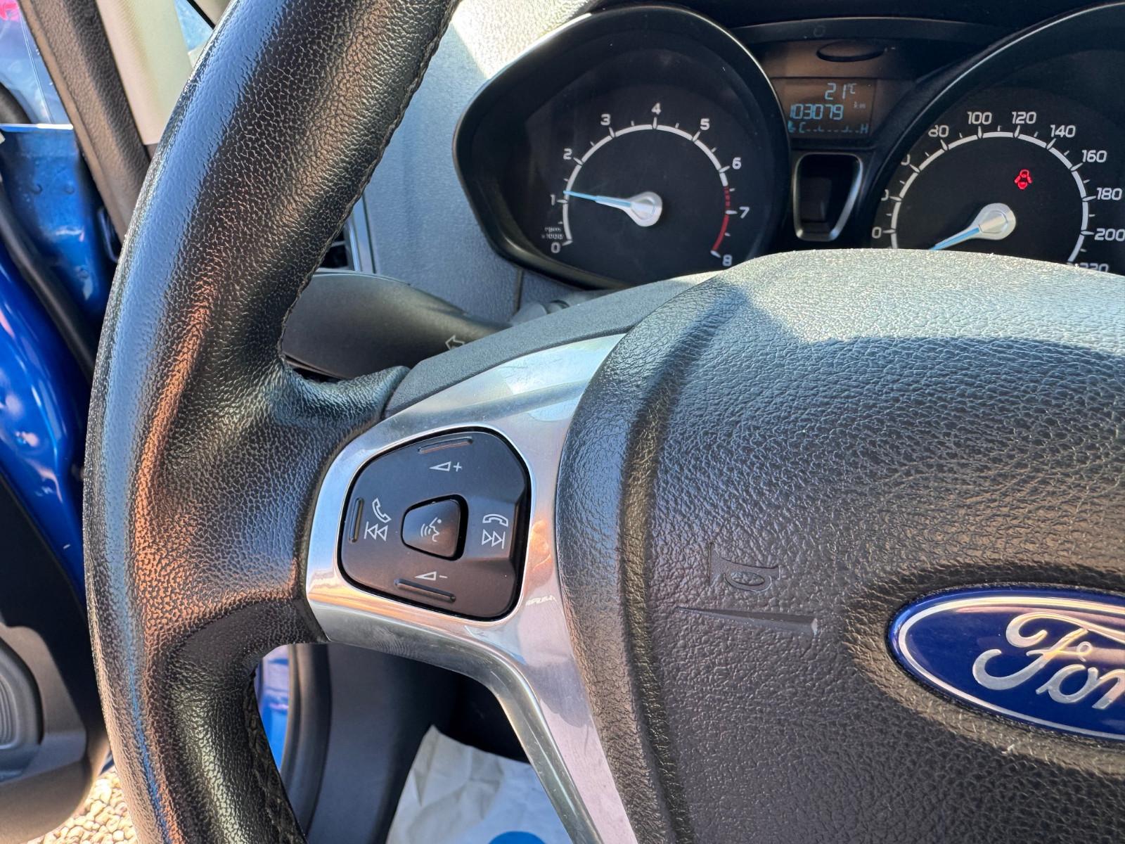 Ford EcoSport 2015 — photo 25